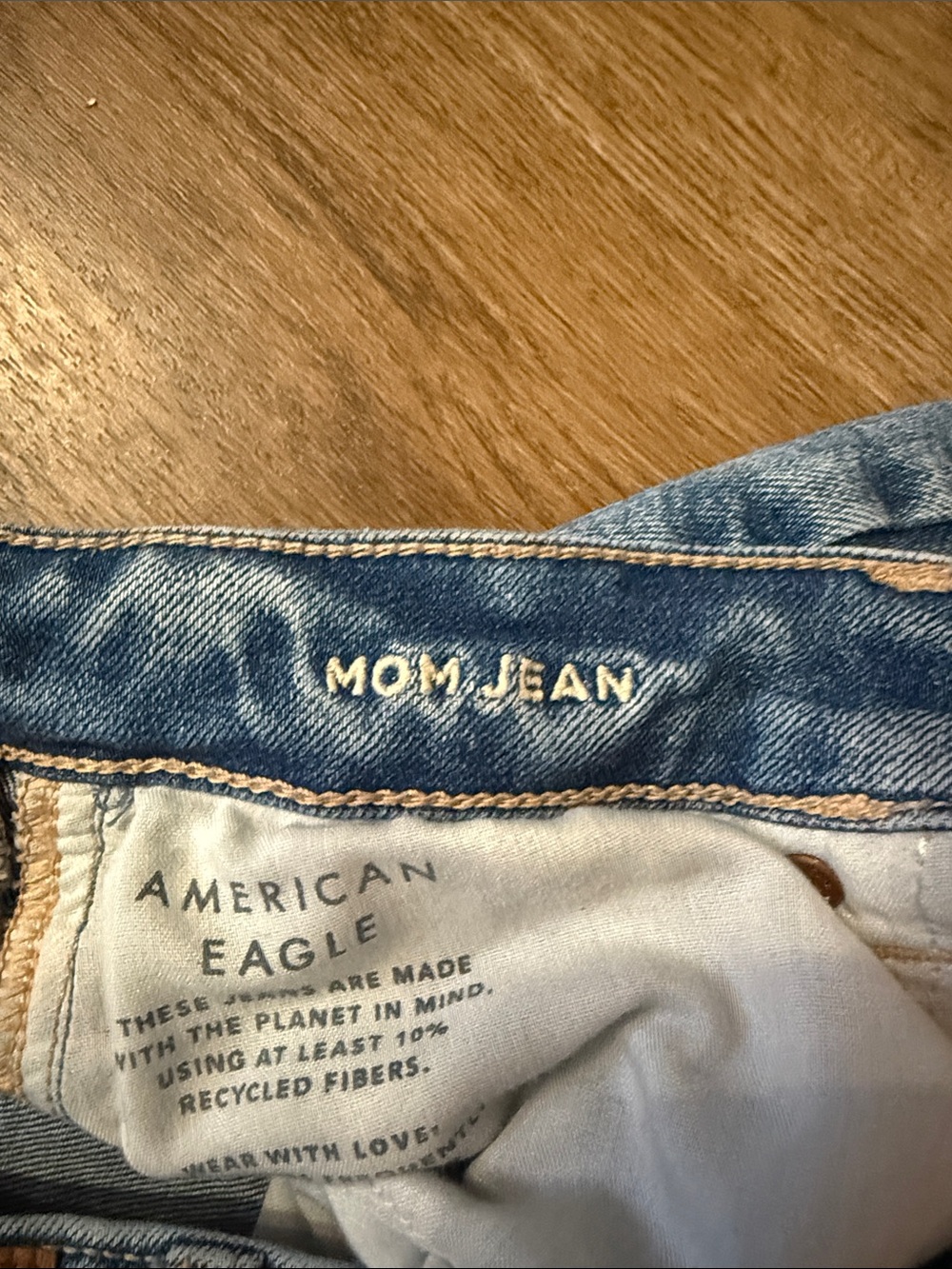American Eagle Strigid Mom Jeans Distressed Denim Women's Size 10 Short - Picture 10 of 11
